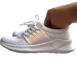 NWT Children’s Place Girls Size 12 White Sneakers